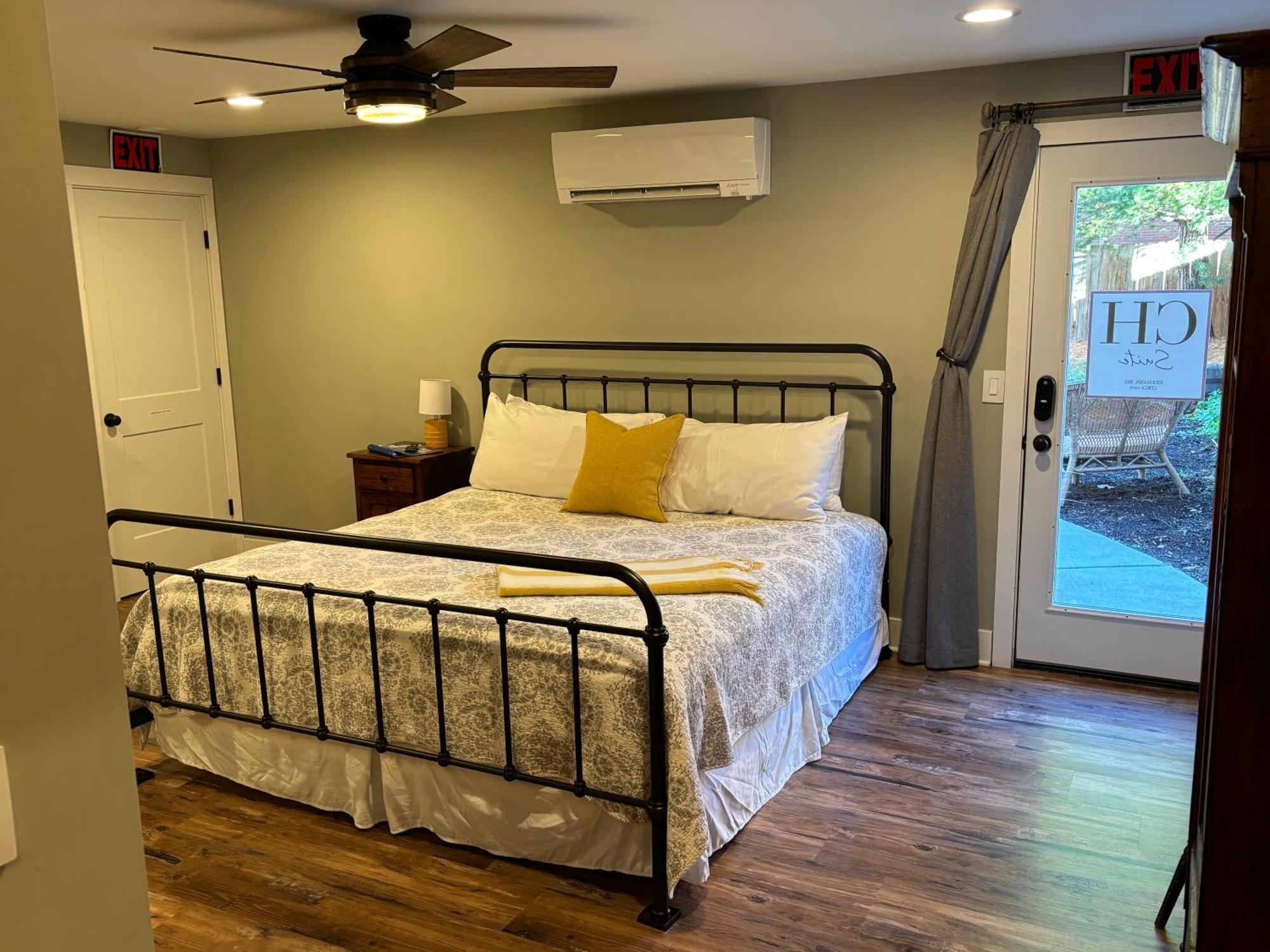 Hermann Crown Suites ภายนอก รูปภาพ